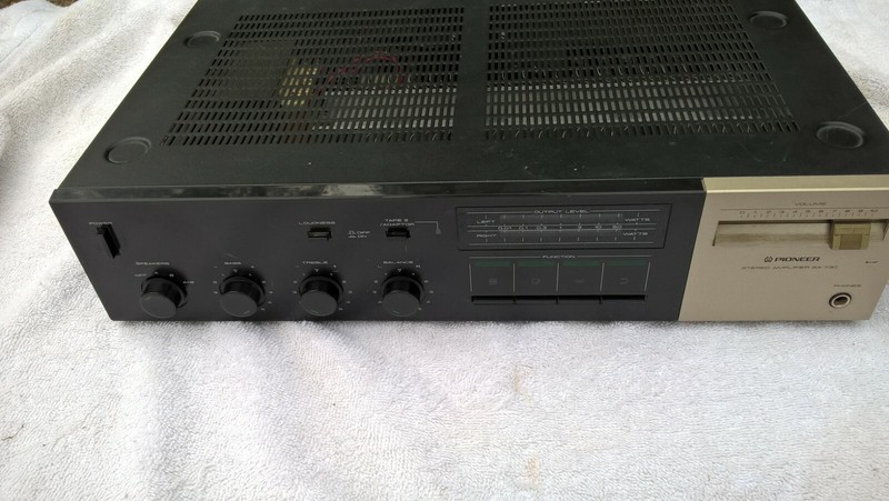 Vintage Pioneer SA-730 Stereo Integrated amplifier. (1981-1982)