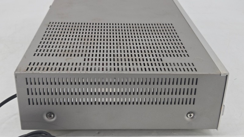 MGA Mitsubishi DA-R440 Stereo Receiver....One Damaged Nob gallery
