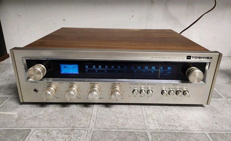 Vintage Toshiba SA-300 AM/FM Stereo Receiver