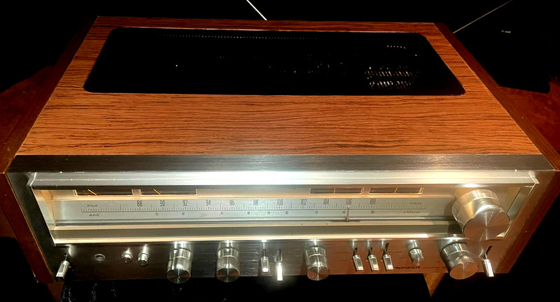 Vintage Pioneer SX-880 Stereo Receiver at 60 Watts RMS X 2/8 ohms gallery