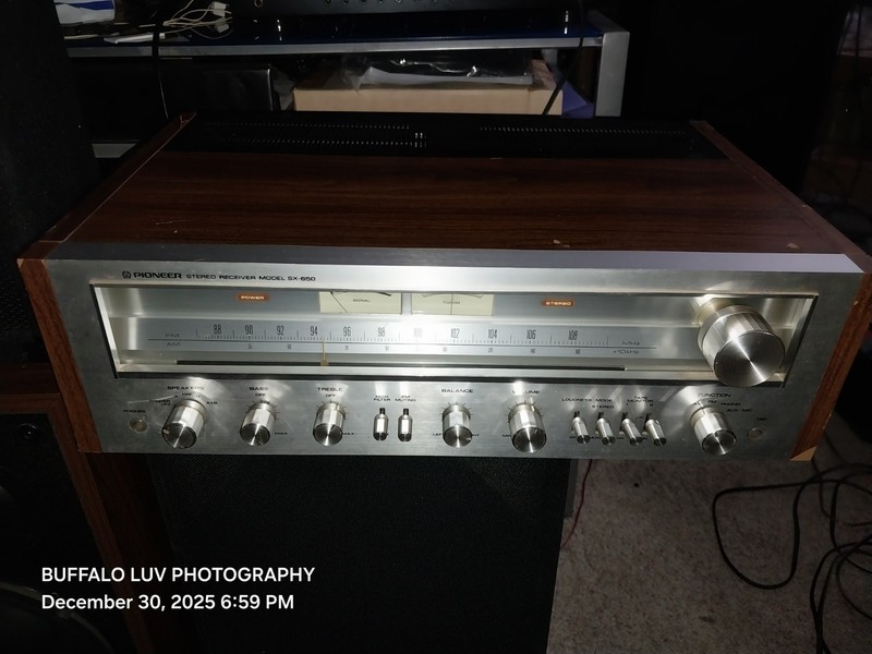 The item pictured is a vintage Pioneer SX-650 stereo receiver. gallery