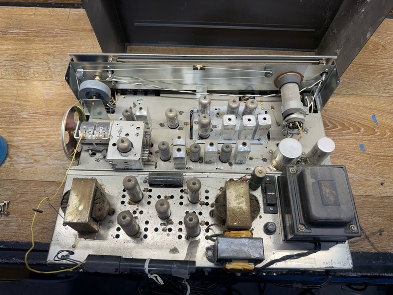 Sansui Model 250 - Tube Receiver powers on - PARTS OR REPAIR gallery