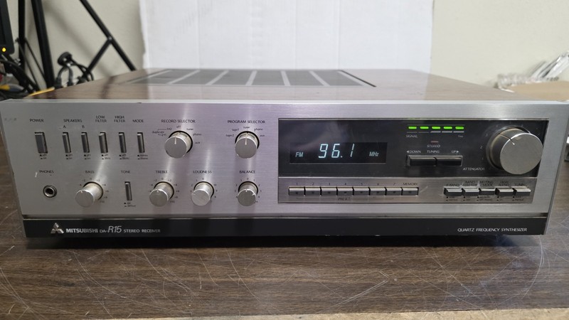 Mitsubishi DA-R15 AM/FM Stereo Receiver