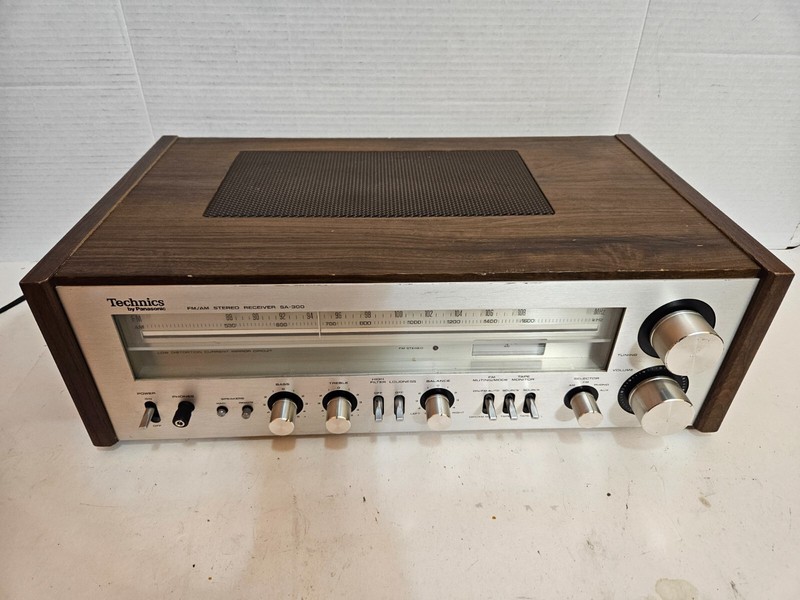 Technics by Panasonic SA-300 Stereo Receiver for Parts or Repairs