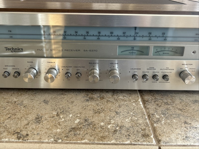 VTG Technics SA-5370 Am/Fm Stereo Receiver POWERS UP PARTS OR REPAIR READ gallery