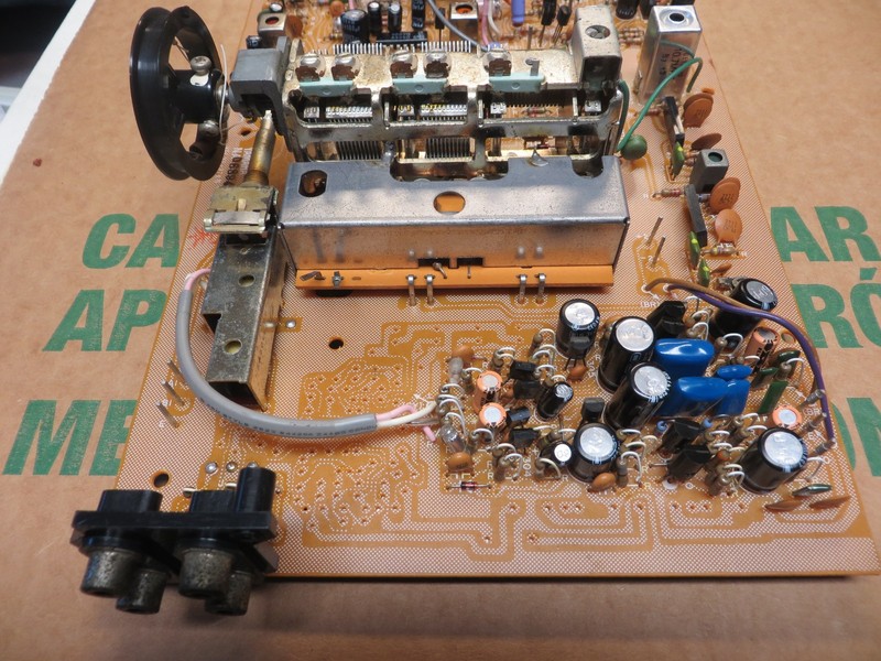YAMAHA CR-1020 STEREO RECEIVER TUNER/PHONO BOARD PART # NA06894 gallery