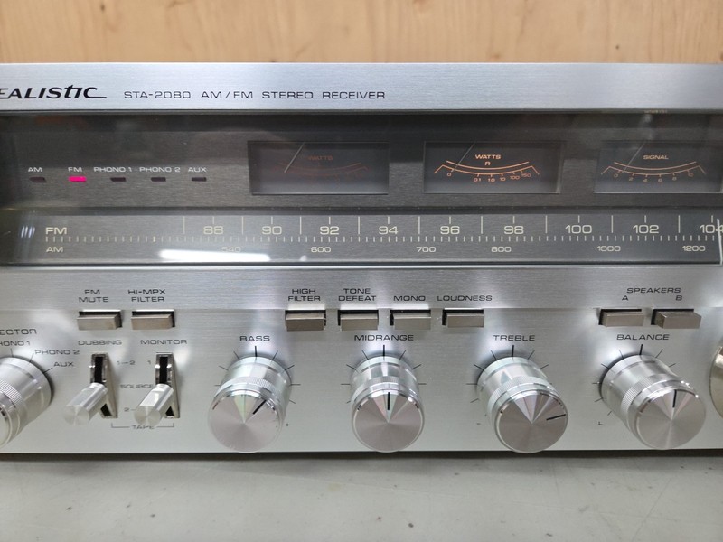 VTG Realistic STA-2080 Stereo Receiver Walnut Sides Excellent Condition RARE gallery