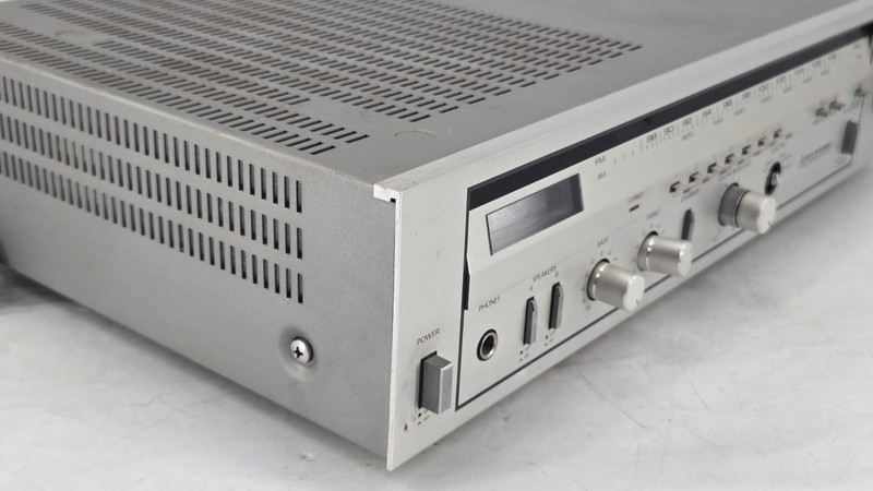 MGA Mitsubishi DA-R440 Stereo Receiver....One Damaged Nob gallery