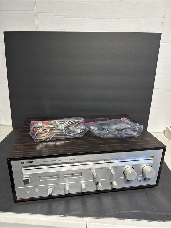 Yamaha CR-440 Vintage Stereo Receiver Wood Case